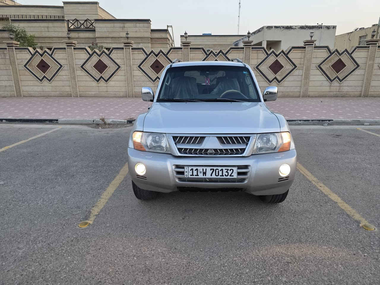 السلام عليكم باجيرو موديل 2003 محرك وكير جدد حداديه جديده تخم تاير جديد تبريد ثلج 3 قطع سبعه راكب   سياره جاهزه مابيه كل نقص بيه صبغ مكانات ابيع حزام السعر 77 وبيه مجال مكاني كربلاء  بيع او مراوس للاتصال ***********
