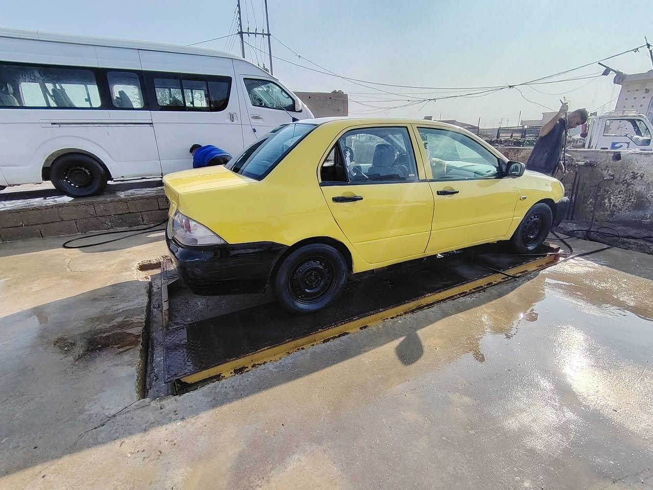 للبيع لانسر تكسي ٢٠١٠ شركه العامه حره مكينه ٢٠٠٠كير عادى مكينه وكير مكفوله والتبريد شغال تتفئه بيها ضرب جاملق خلفي ومصلح ومصبوغه حزام  كهربايات كلها شغاله السعر ٤٠$وبيها مجال *********** وسنويه صاقطه ٢٠٢٠ وعليها غرامه ٦٥٠ وهيئة ٨٥٠ على المشتري
