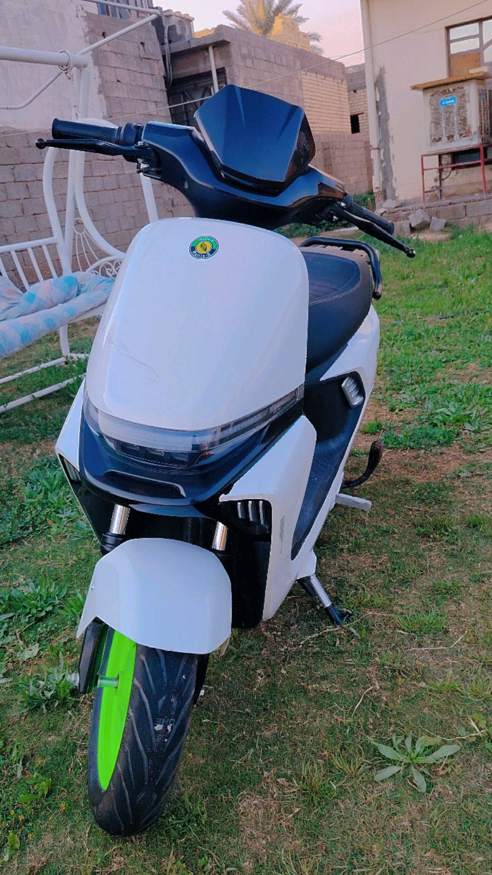 سلام عليكم دراجة شحن للبيع او مراوس بدراجة ماكس عدله دراجة فول مواصفات ٧ بطاريه الحجم الكبير مسطره ركز مسطره يعني تدعم ليثيوم وعمر بطاريه كولش قوي بلشحنة الوحدة تمشي ٥٨ كيلو حقيقي سرعه دراجة ٨٠ نضام ٣ سرع وبيه نضام بك رجوع الى الوراء مثبت سرعه لايت عالي ناصي زنون دراجة اتخبل ابريكات هايدروليك حساس 