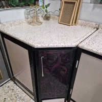 للبيع بدون الستاند ب ٤٠٠ حي الجهاد للاستفسار 07702873134