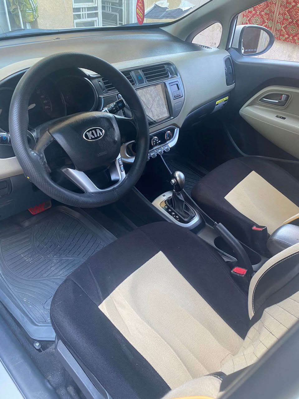 السلام عليكم كيه ريو 2013 ماشيه 132 رقم بغداد السياره نضيفه ومال بيت ب85 وبيها مجال 
***********
*********** بغداد, العراق
