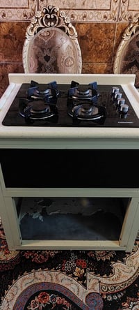 طباخ منضدي • مع ميزته