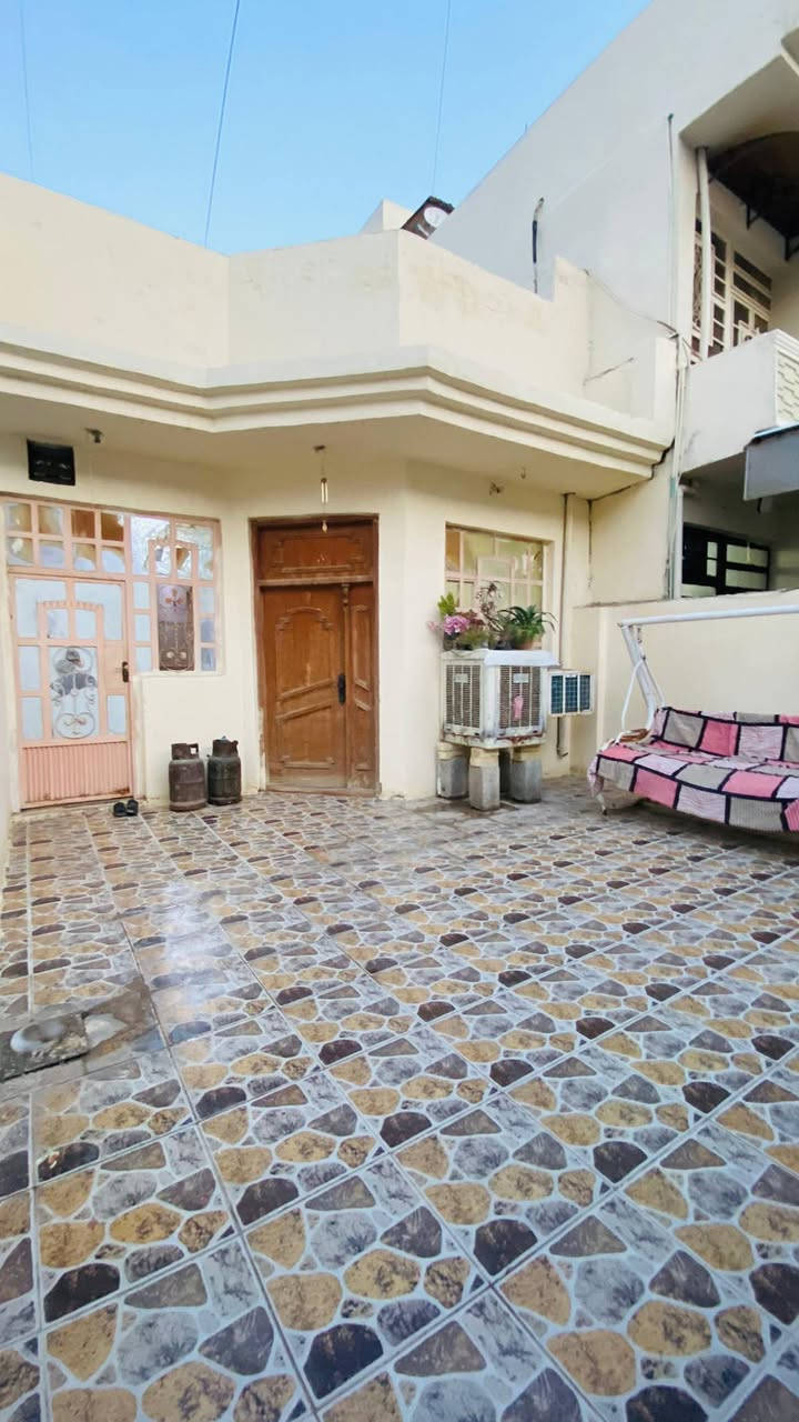 دار للبيع طابو ملك 
المساحة 120 
واجهة 6 نزال 20
الموقع التحرير الجاهزة اول فرع بالجاهزة 
السعر 165 بي مجال للشراي 
***********
