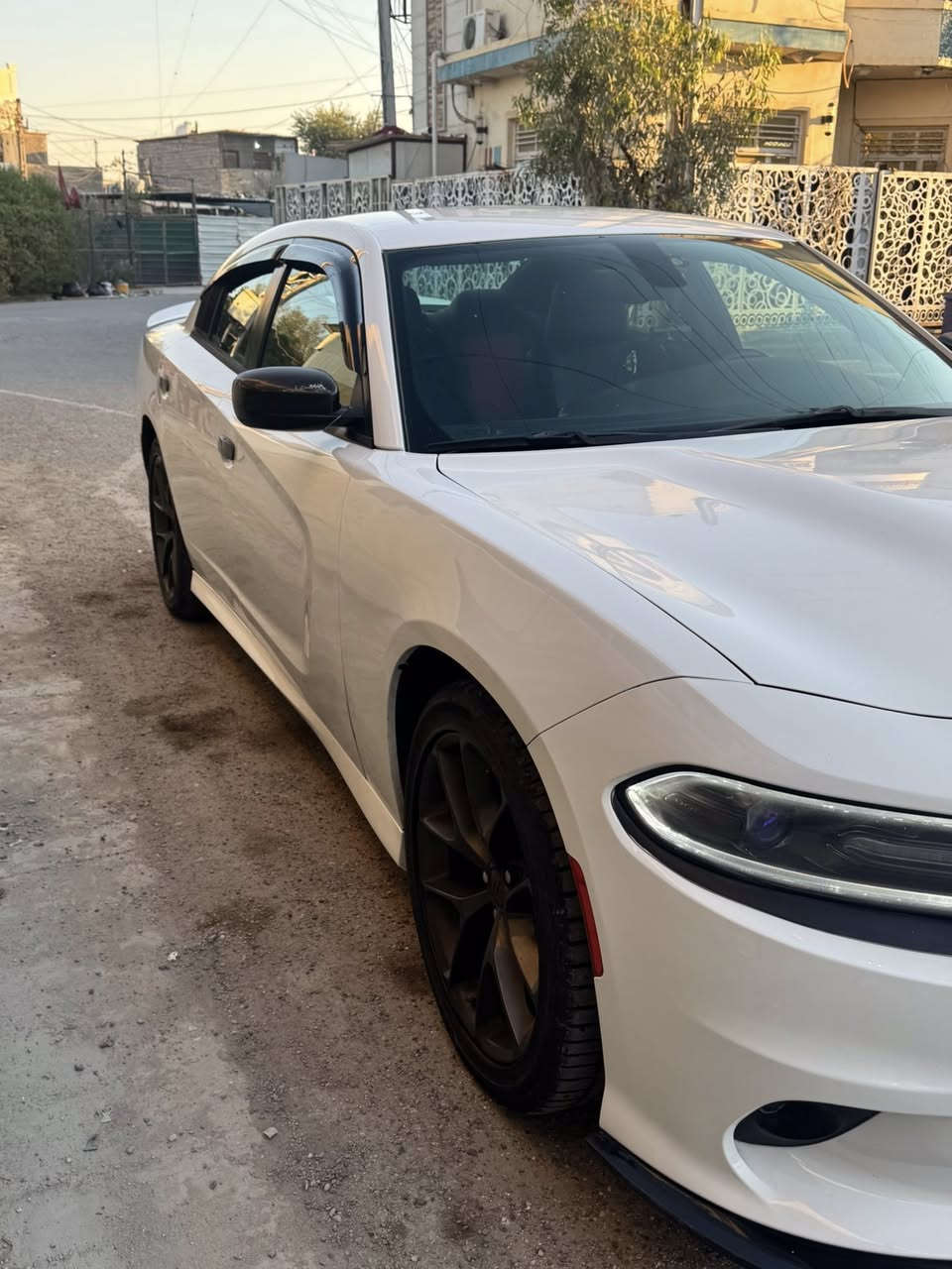 السلام عليكم للبيع جارجر  وراد كندي فول عدا الفتحه
موديل SXT 15
محدثه تحديث كامل يم مركز TNT
غراضها الاصليه موجوده. بنيد + دعاميات +دواسات
السياره بدون حادث  بدون ايرباك   سياره جديده  بيها طخه باب الامامي الايمن فقط 
لايت زنون  كشنات حضن جلد تدفئه شاشه جبيره بلاديه 
ماشيه 77ميل حقيقي  سياره ممشتغله خط ابد
تشغيل عند بعد  وياها  قاعده فيت بم اصليه وفلتر مساعد حتياط 
دبل بصمه سياره متصرف عليها دينار
السعر ١٩٣ 
***********
‎سياره بااسمي مابيها نقص  مكاني بغداد
