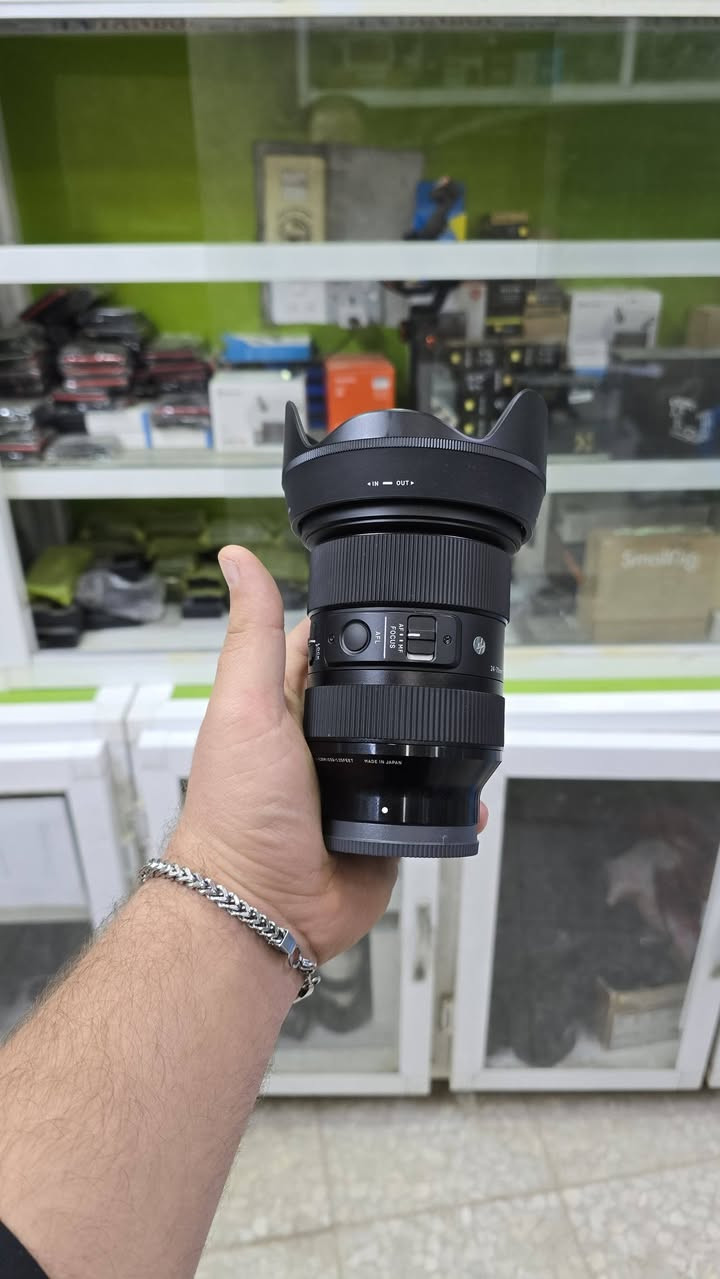 SONY.FX3 سعر بدي 4ملاين و150الف
SIGMA.24.70F2.8 سعره مليون و50الف 
نضافه فول كامل ملحقات اصليه كارتون 
مكاني بابل 
***********
***********
