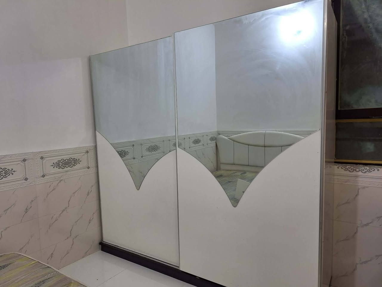 غرفة نوم تركي خمس قطع للبيع
كربلاء _ سيد اسماعيل 
السعر 350 بيهه مجال بسيط 
***********
