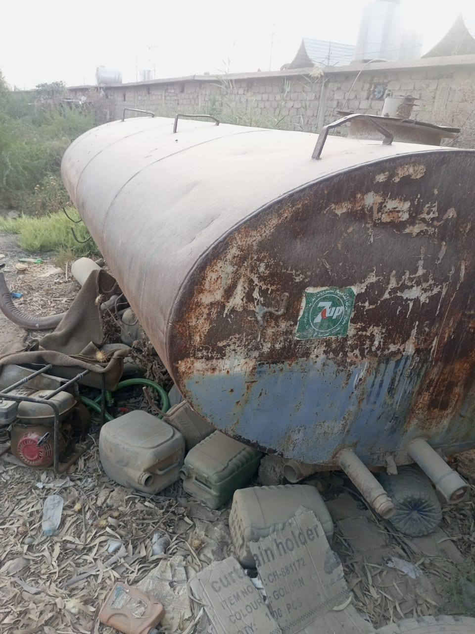 السلام عليكم  خنزيره مع خزان ماء للبيع.. سعه الخزان 10000
الرقم ***********
