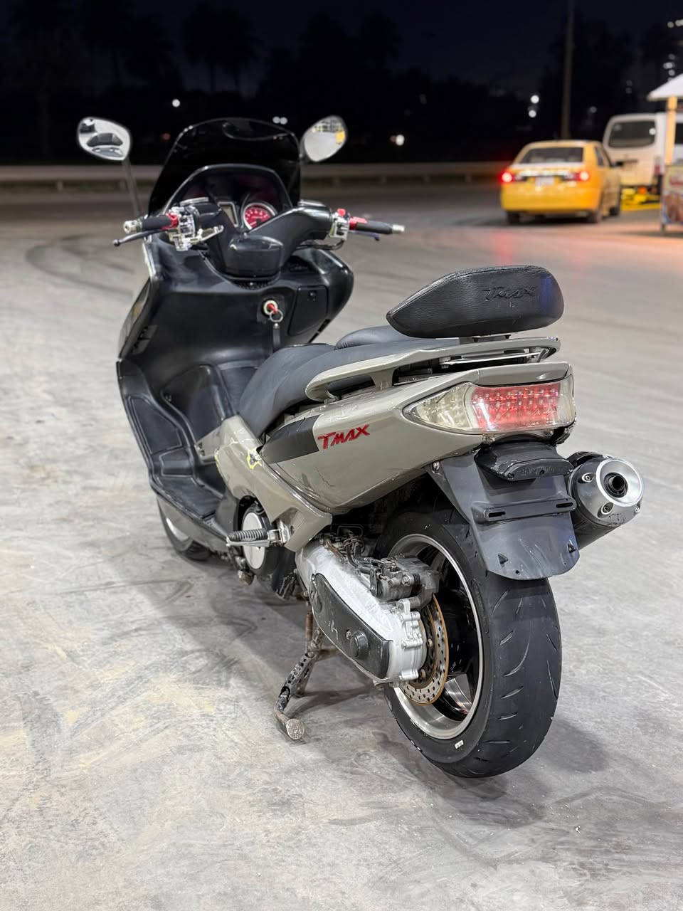 سلام عليكم تي ماكس 2008كفاله عامة من كلشي 
بيه صلنصه مال١٤وبيه شاير لد وبك ليت لد وتجوة وجامة رياضي السعر 21وبيه شي بصيط رقمي *********** بغداد, العراق
