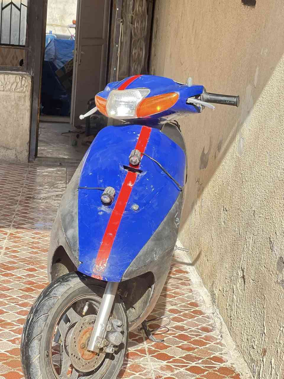 السلا عليكم عندي دراجه البيع رنبه مامفتوح السعر 275وبي مجال الطيبين 0777 145 9368
