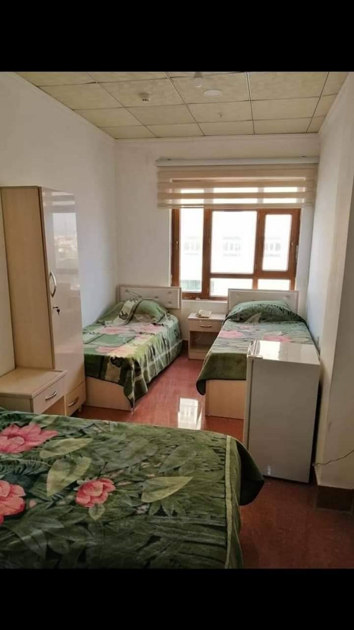 يوجد لدينا غرف للايجار شهري و يومي
لمعرفة المزيد يرجي تواصل معنا بالتليفون او بالواتساب علي رقم التالي:
 0750 861 4874
