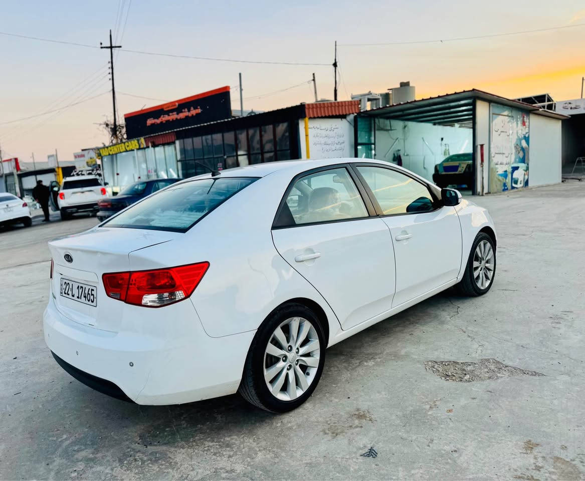 ***********…***********
كيا سيراتۆ مۆدیل2011 مواسفات گێڕتۆماتیک ناو خەنەیی ٦گێڕ سوکان ڤۆلیۆم abs ٥ویل کرۆم نیزام ئیکۆ حساس.گێڕومەکینە بەشەرت نەکراوەتەوە.ڕەقەم و سەنەوی تازەیە تاکۆتایی2030.سەیارەکە بەس چاملخ پێشەوە سایەق سبوخ  لەگەل دوو بست دۆسە بەبێ دەعم و ناوگرتن بەشەرت پشت و پێشی کەبسە ڕەسمی سۆنەرەکەم داناوە.تەبریت و تاخم پێش وتوندوتۆلی بەشەرت.تاخم تایەی نوێ یە.نرخی99وەرەقە مجالیکی کەم.شوێن تەق تەق كويسينجاك, أربيل
