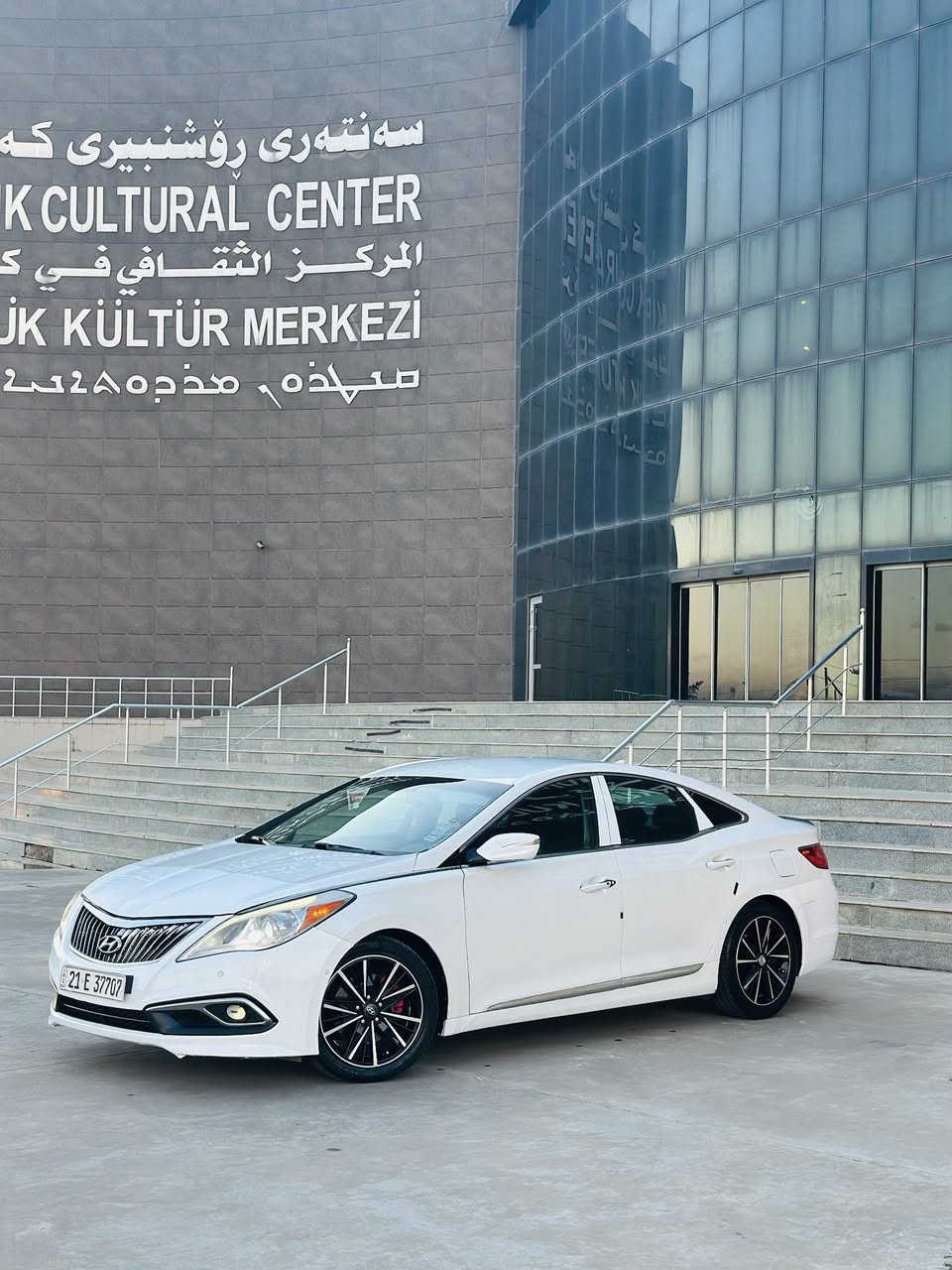 ازيره 2015 ( V6)
فول واحد على واحد ما عده بانوراما 
كشنات جلد +كهرباء مري شفط +اشيار بل مري +لايت لد امامي خلفي +بنرامه تبريد كشنات +حساسات امامي خلفي + شاشه كبيره كامره +تحكمات استيرن برده خلفيه كهرباء +تبريد قطعتين + دبل كزوز
صبغ جاملغ سكن  بدون داخل 
سعر 116 وبيه مجال 
***********
***********
مكاني كركوك اسكان
