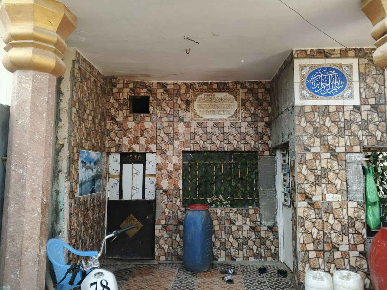 دار للبيع الحفرية مقابيل الأمام التاج.الدين  عليه السلام كاع علي الحامد السعر 70 وبي مجال للستفسار ***********
