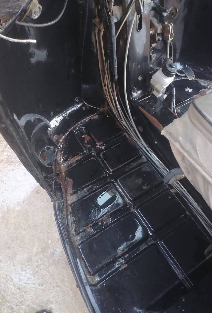 السلام عليكم ورحمة الله وبركاته تكتك بياجو للبيع موديل ١٨ كشر كلش نضيف المحرك عاطل بدون أوراق مكفولة من السرقة تجي تاخذها من باب البيت السعر ٥٠٠ وبيها مجال العنوان بعقوبة المفرق للإستفسار الاتصال ع هذا الرقم ***********
