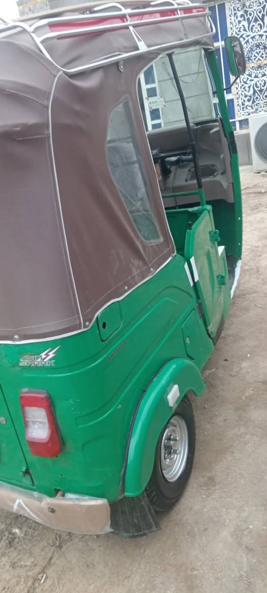 تكتك للبيع 22شهر 11 مضلع رقم بصره كفاله عامه السعر 7800 وبيه مجال الشراي يتصل ***********
