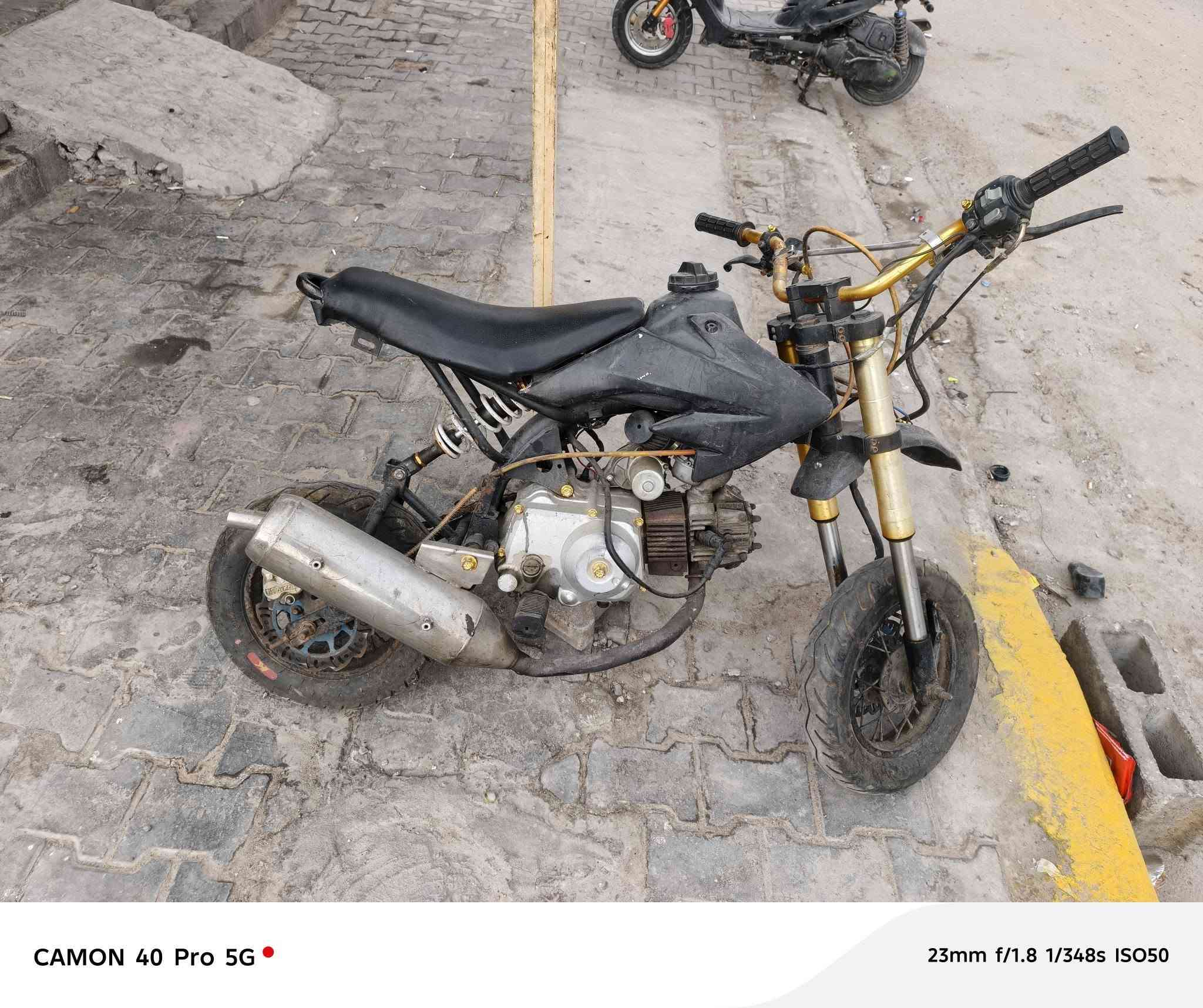 قفاز صغيره  بانزين وبريك شغاله بلاديه للبيع أو مراوس السعر ٣٥٠ العنوان البصره التميمية ***********
