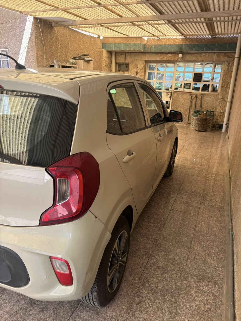 سلام عليكم 19 للبيع صبغ باب خلف السايق وبيه كلير لمطابقة الون السعر 95 مكانه بغداد الحارثيه *********** رقم اربيل الجديد تحويل مباشر
