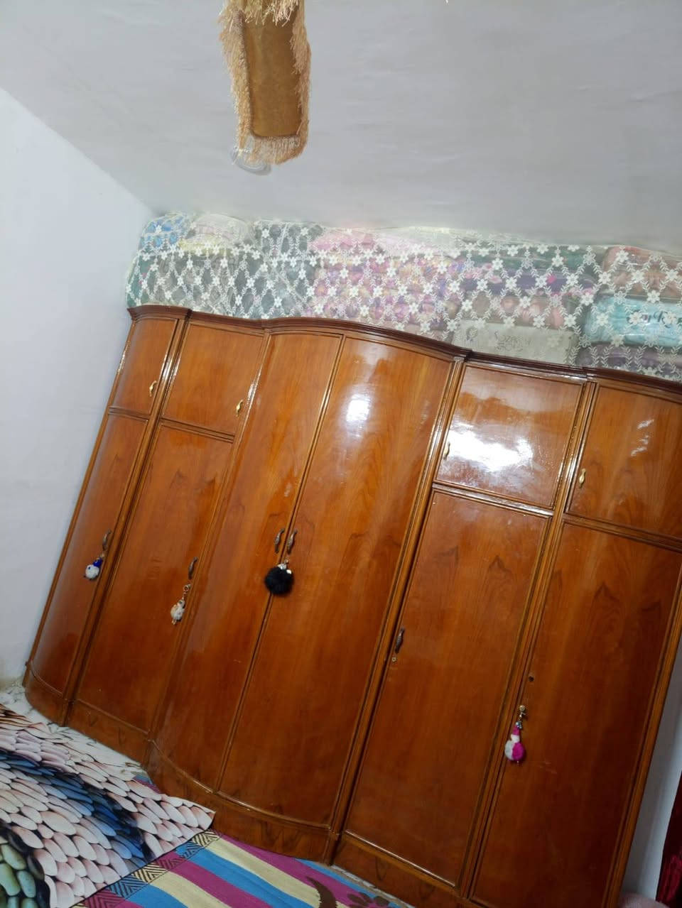 السلام عليكم عندي غرفه البيع اخو الجديده اريدها600وبيها مجال قليل كلش مكاني حي التراث البياع ورقم التليفون***********
