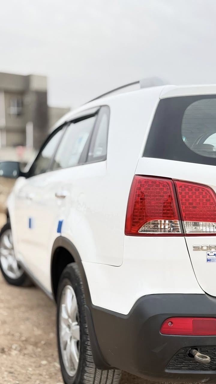 السلام عليكم
سورنتو 2012 خليجي 4 سلندر 

سياره نظيفه ومرتبه هزه جديده قبل اسبوع 

كفاله عامه ماعدا بادر بسيط بالباب الخلفي اقل من شبر موضح بالسونار

ماشيه 101 km الرقم سليمانيه بأسمي 

السعر 158 وبيها مجال حق الجيه 
عنوان السياره ديالى

متواجد عل هذا الرقم وبي الواتساب 

***********
