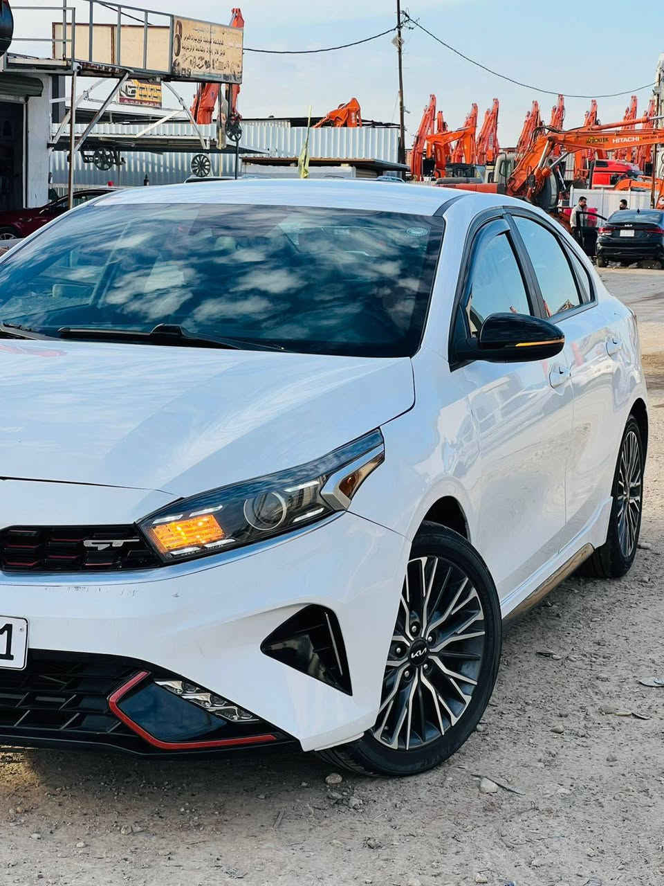 سلام عليكم 
فورت للبيع 
موديل 23 
فول مواصفات من عداه الفتحه 
شبر بارد بلباب سدر 
رقم الهاتف ***********.   ***********
