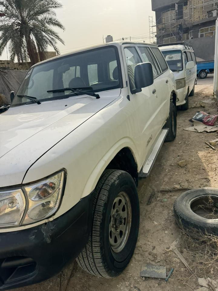 سلام عليكم سياره باترول موديل 2002 مزاد وزارت الداخليه كبل اسويلك وكاله ام الباركود تمشي بمعاملت الترقيم 
السياره جاهزه من كلشي إني اخذتها من معرض وجهزتها غرفه جديده ارضيه جديده السقف جديد الدوشمه كولها جديده تخم تاير وسبير كير مكينه انضاف فول الكشر شوفت عينكم السياره مامتعوبه والله الكشر بي شويه خياس موضح كدامكم بل صور 
السعر 60 مكاني بابل قرب جامعة بابل رقم الهاتف ***********
