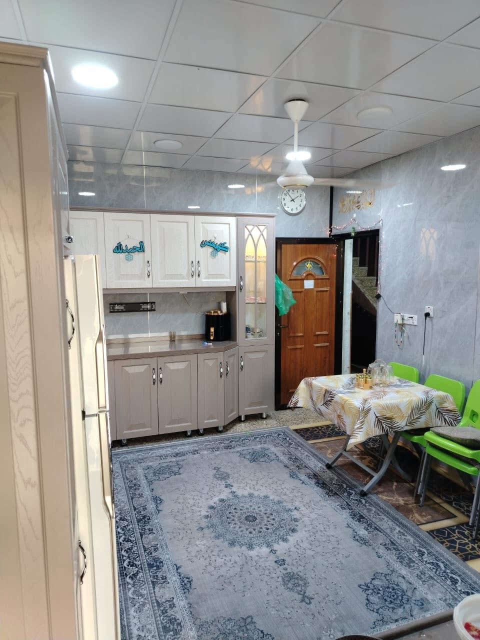 للبيع دار سكن 200 متر طابقين
حي الجهاد خلف الشارع التجاري
وبسعر مناسب جدا(230 مليون فقط )
يحتوي على استقبال ومطبخ وغرفتين نوم في الطابق الأرضي وكراج وحديقه 
الطابق الاول غرفتين نوم ومطبخ وهول ودرج مستقل ( يصلح للاستثمار وحدتين سكنيه) 

  🌹السعر   230 مليون الاتصال ***********
مكتب الدار للعقار
— في ‏بغداد حي الجهاد‏.
