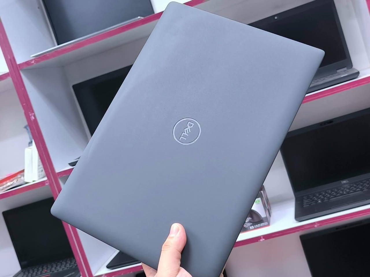 لابتوب Dell Latitude 3420
⚜️ المواصفات:
⚜️ المعالج: Core i5 — الجيل الحادي عشر
⚜️ الرام: 8 كيكا DDR4 (قابل للتطوير)
⚜️ الهارد: 256 كيكا SSD M.2
⚜️ حجم الشاشة: 14″ — دقّة FHD (1920×1080)
⚜️ كرت الشاشة الداخلي: Intel Graphics — 4 كيكا

🎁 الهدايا والملحقات:

• حقيبة لابتوب
• شاحن لابتوب
• ماوس
• ماوس باد
• تغليف احترافي (داخل كرتونة)

🛡️ الضمان والخدمات:

• فحص اللابتوب و مقارنة المواصفات و النضافة قبل الاستلام عند المندوب.
• ضمان أسبوع كامل بعد الاستلام.
• تنصيب ويندوز حسب الطلب مع جميع البرامج الأساسية و Office مثبتة.

🚚 التوصيل: التوصيل متوفر إلى جميع محافظات العراق

📌 موقّعنا: بغداد الامين الثانية
💰 السعر: 329,000  عراقي
واتساب  ***********
