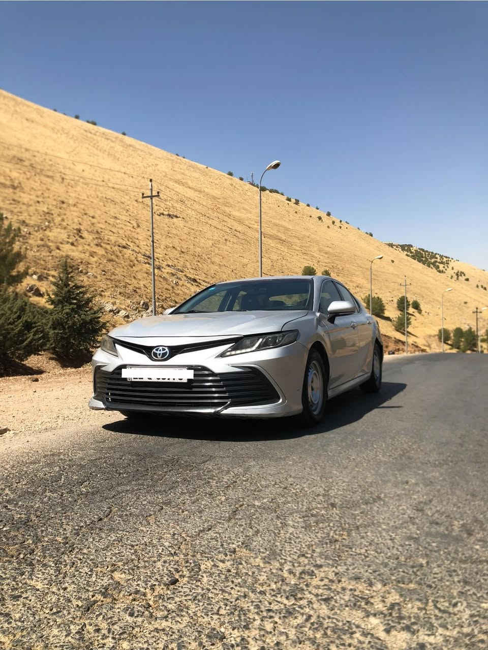 السلام عليكم
تيوتا كامري هايبرد || Toyota Camry Hybrid ✅

موديل 2019 آصل
معلاية 2022 
(( ترجع بالقرار الجديد للأصل )) 

ماشية 140 :km 

صبغ عام اثر ستيكرات التكسي 

مواصفاتها (( Le ))معروفة 

الضرر ⚠️
١- جاملغ خلفي عكس جهة السايق ضربه خفيفه بدون دواخل
٢- جاملغ امامي جهة السايق بدون دواخل 

النواقص⚠️
١- بطارية هايبرد 
٢- لايت جهة يسار 

السيارة مرتبه و خير من الله عمليه قويه متوكفك بشارع كير مكينه خير من الله جدول تبديل دهن كل ٥/٤ الف البدله مكينه ١٠٠٪؜ بيها ملاحضات كلش خفيفه و بيكم خير وتدللون و الله شاهد متوازي على بيعتها 

السعر : ١٢٧ و بيها مجال جداً بسيط 

مستعجل على البيع بسبب ضرف 
الله يسهل أمر الجميع الي تعجبه يتصل وبخدمتك ما تعجبك خلي تعليق يعكس اخلاقك❤️

*********** اتصال / واتساب 

غير متواجد على الفيس ⚠️
