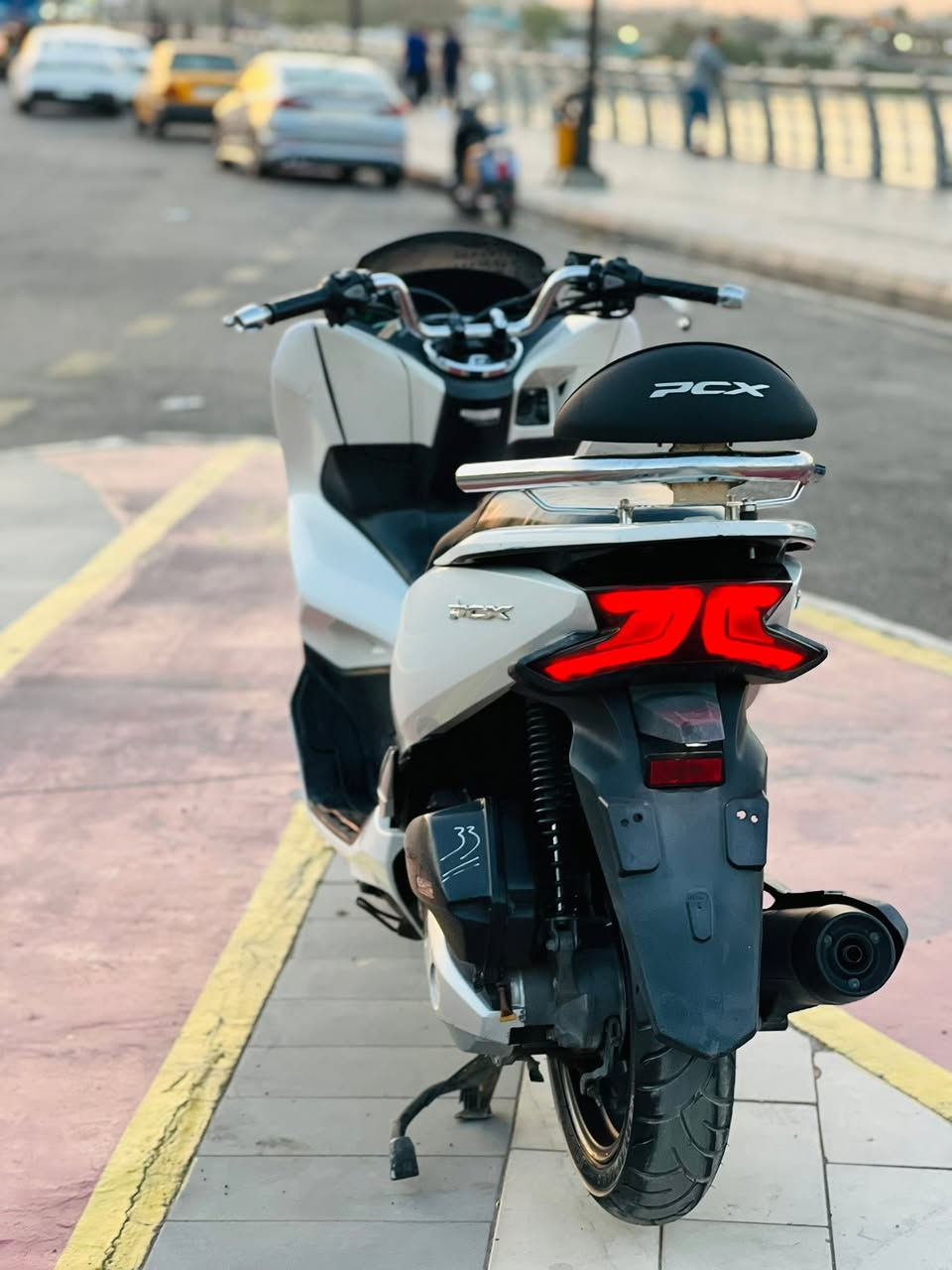 السلام عليكم دراجه PCX ياباني الجيل الثالث للبيع مكينه 150 حساس ازدحام بصمة دكمتين ياباني الاصلي دراجه مكفولة كفاله عامه مال جناي مكينه برغي ممفتوح بيه شلعه معدل فول ماشي 1000 حقيقي السعر مليون 950 بيه مجال بسيط عنواني بغداد للاستفسار ***********
