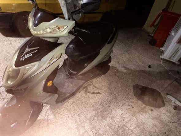 سكنز صيني للبيع 
محرك مفتوح ولفات فقط
كلشي شغال 
السعر ٢٥٠ الف
***********
