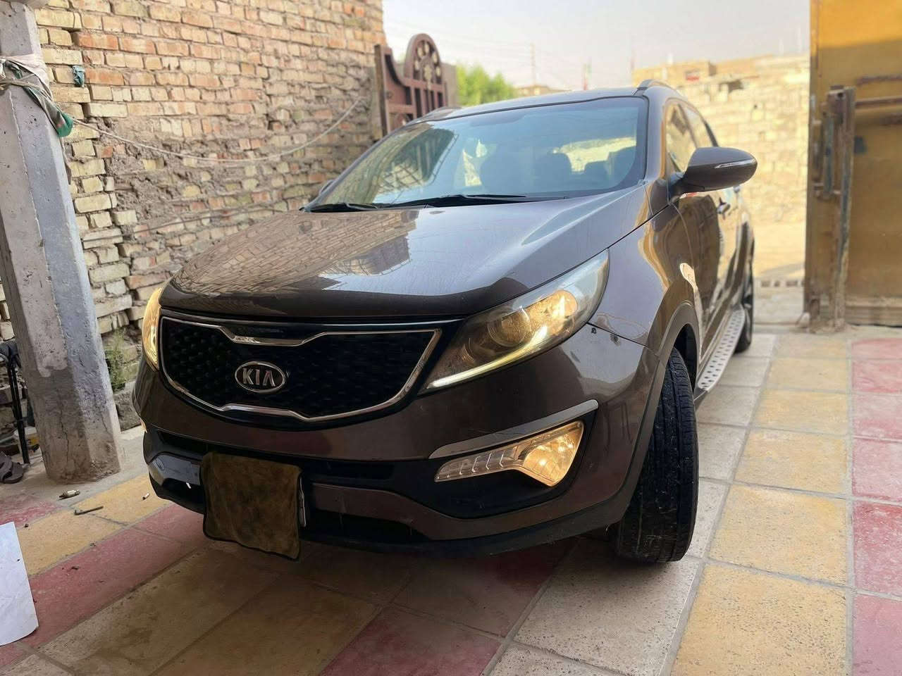 السلام عليكم اخوان اشونكم رمضان كريم  كيه سبورتج موديل ١٣ وارد امريكي رثم بغداد السعر ١١٠ وبيها مجال بسيط راجائا لحد يكسر بحلال العالم الرقم ***********
