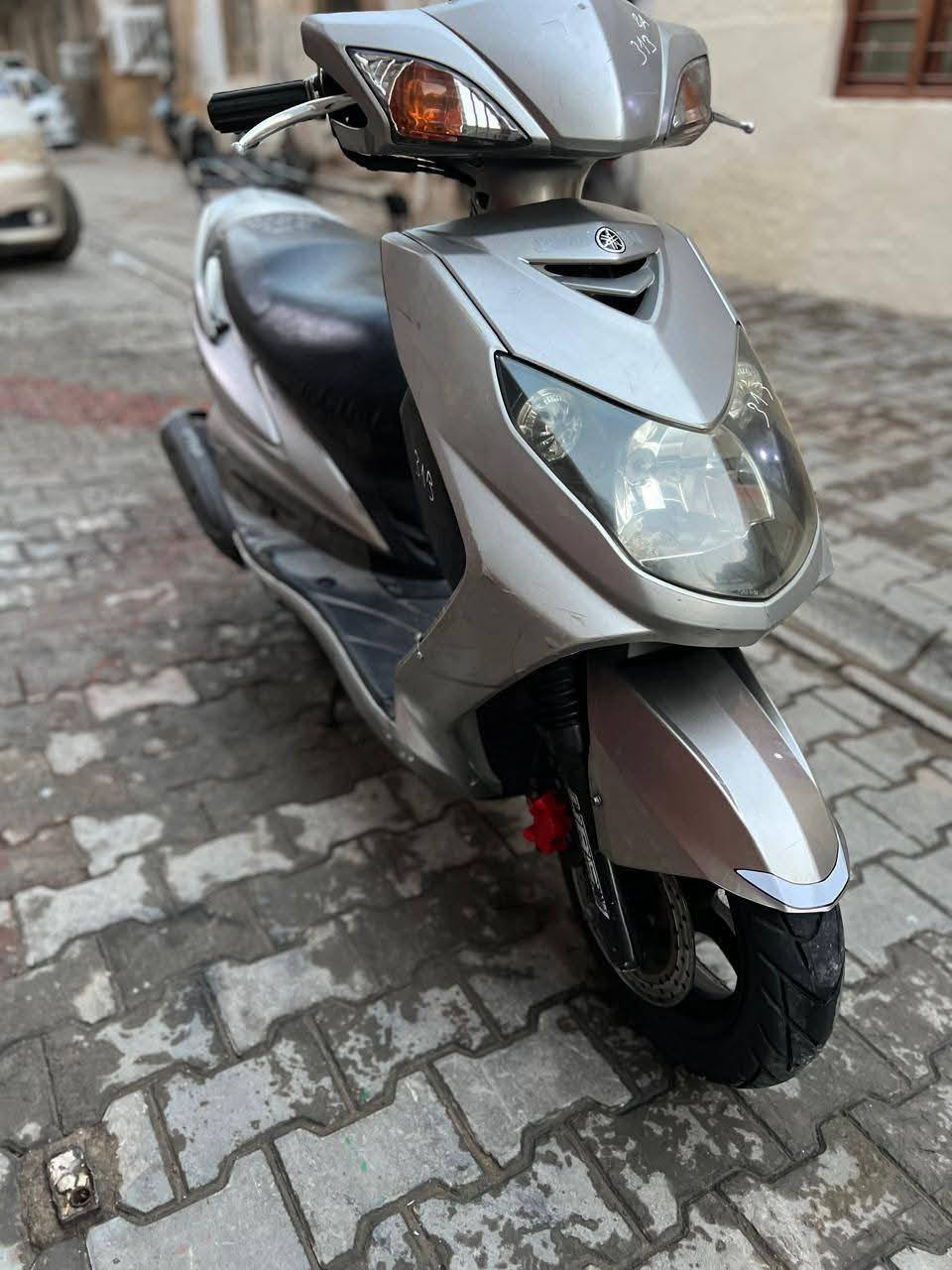 دراجه سكنس فحل جديده مال رمبه نوزل خطين مكينه ناعمه شلعه معدل ربع نكره كفرات اصليه كهربائياتها كلها شغاله دراجه تتعب دكول جديده مكفوله اي نقص مابيها السعر750 الف العنوان بغداد الكرخ *********** مستعجل عله بيعته
