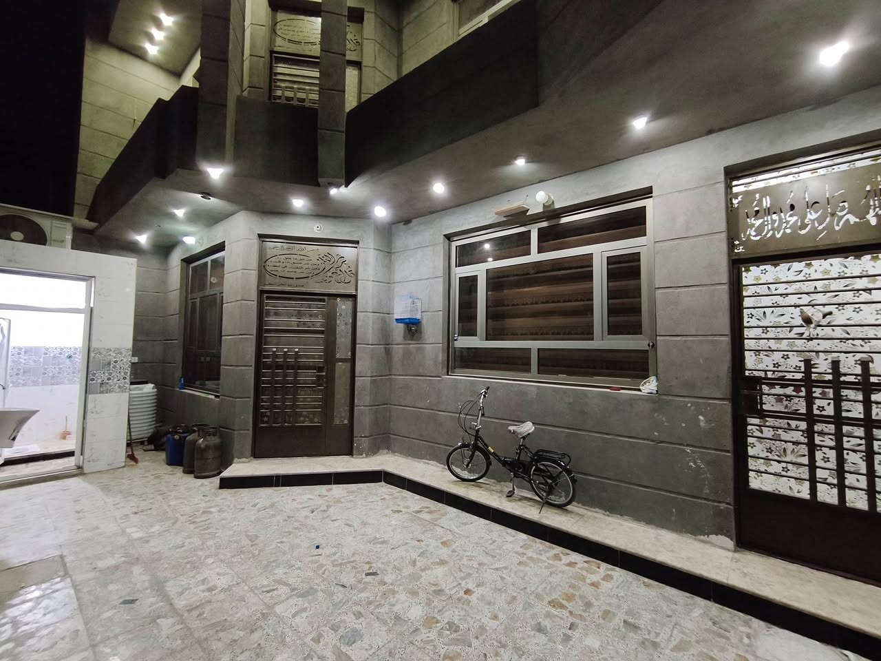 بيت للبيع في منطقة جسر ديالى
المساحة: 200 م²

يتكون من 6 غرف   غرفتان سويت

 مع استقبال ومطبخ + مطبخ حار

بناء حديث 

الموقع جسر ديالى القديم/ حي الحكيم / قرب ثانويه القوارير للبنات 

السعر: 240 مليون

قابل للتفاوض البسيط

للاستفسار: (***********) متوفر واتساب
