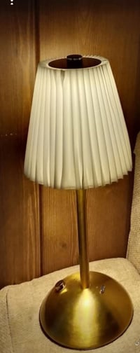 اباجورة منضدية • لمس شحن • ٣درجات إضاءة