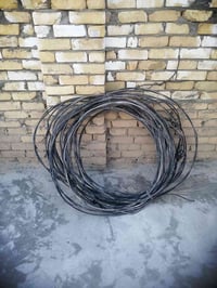 ضفيره ام الخطين قطعتين كل وحده 20 متر نوعيه زينه بعتهي نضيفه ثنينهن 40...