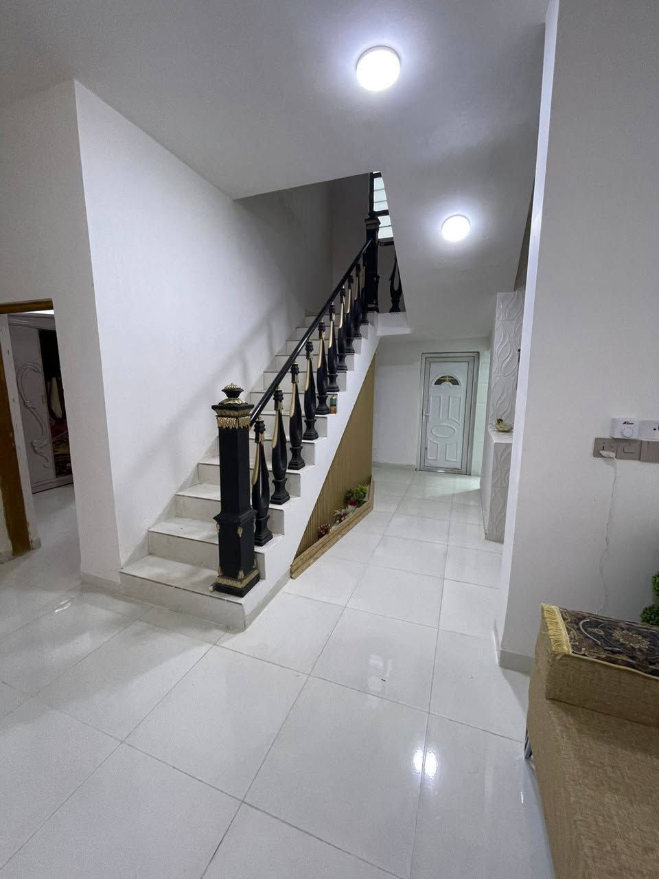 السلام عليكم
بيت طابو صرف للبيع مساحة ١٢٥م ب٣٦ 
غرفتين وصالة ومطبخ وبراني حمامات داخلية وخارجية 

ركن مقابل خدمات بناء سنه ٢٠٢٥ قرب مدرسة 🏫 الفرسان 

بناء درجة أولى بنظام حديث 

السعر ١٢٥ مليون 

***********
