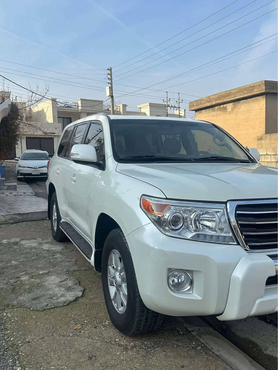 Toyota Land Cruiser 2014 GX 
شركه جيهان 
ده بل سپئر 
٢١٠ كم رؤشتووه 
گير و مكينه به شه رت 
نه كرايته وه بي عه يبه 
٣ پارچه و شاني بوياغن 
بي داخلي بي ليدران  
به ناوي خومه 
سنوي نوييه 
سعري 315$ كه ميك مجال 
*********** أربيل, العراق
