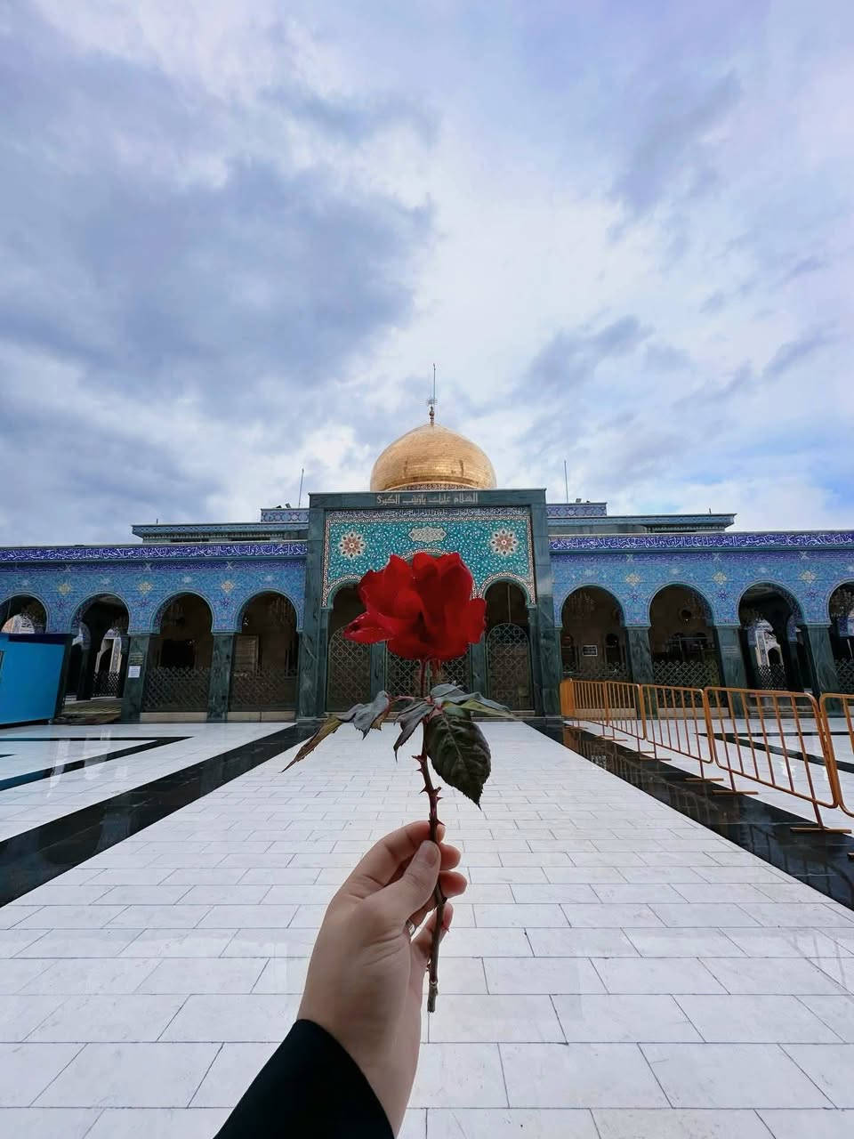 من مقام السيدة زينب (ع) نبارك للأمة الإسلامية بولادة أسد الله الغالب،أبي زينب الحوراء، إمام العدل، ووصيّ رسول الله (ص).🤍🌸

قلدونا الدعاء والزيارة 

#السيدة_زينب 
#أمير_المؤمنين 
#متباركين
شركـــــة وردة الياسمين للسياحة والسفر
عنوانك للتميز دائما وابدا
التميز نحنا من نصنعا
***********
الاستاذ حيدر الكنعاني
الاتصال 🤙 وتساب
وجودنا لخدمتكم دائما وابدا
