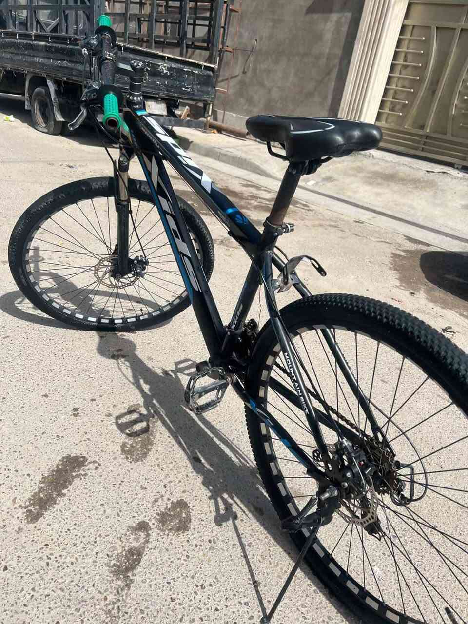 اسلام عليكم بايسكل البيع جديد الله شاهد بايسكل جديد سعره 90 الف المكان بغداد حي العامل رقم الهاتف ***********
