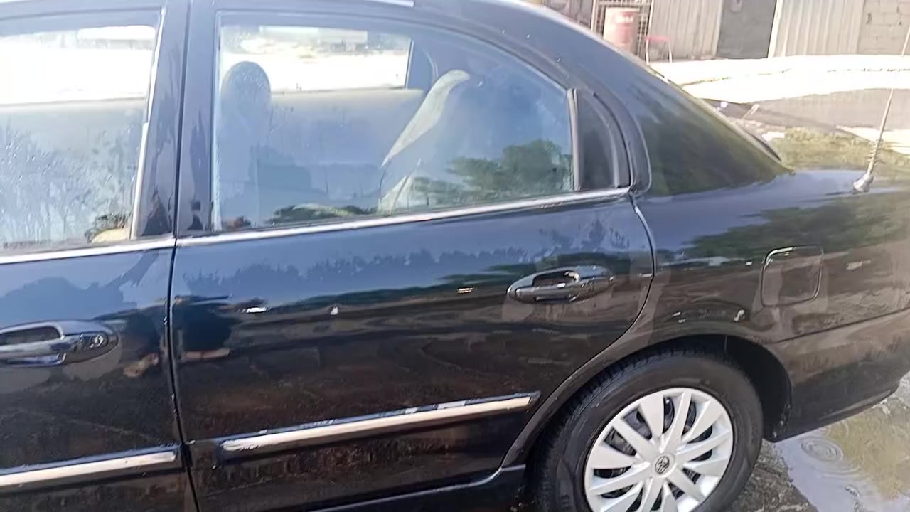 سلام عليكم للبيع 2001السعر 62،الرقم ***********
