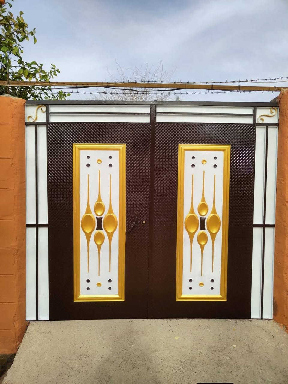 سلام عليكم يوجد كادر صبغ البيوت والمحلات بسعار مناسبه هاي جزء من عملي إن شالله ينال اعجابكم للاستفسار وتفاصيل أكثر رقم وتساب ***********
