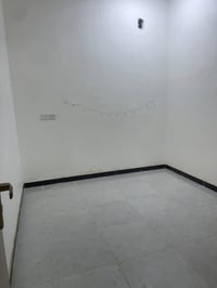 مرحبا جميعا واسعد الله أوقاتكم بكل خير  شقة طابق آول فوق الأرضي معزولة...