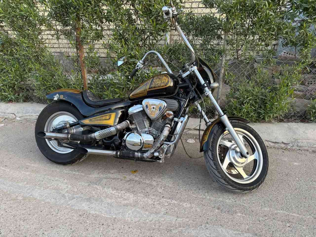 السلام عليكم شباب دراجه هارلي استد للبيع مرقمه بغداد دراجه كلشي مابيههه ترايك وين ميعجبك السعر خاص ***********
