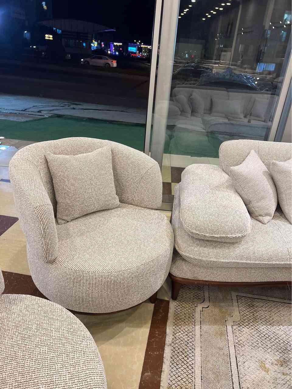 Erbil Mobilya

English

Luxury Zeus Turkish Sofa Set

Beautiful Zeus sofa set from Turkey with a modern curved design.

✔ Seats 10 people
✔ 2 sofas + 4 chairs
✔ Zan wood frame
✔ Premium Chanel fabric
✔ Sliding arms and adjustable backrests (expandable for extra space)
✔ Very comfortable cushions

Available colors:
• Beige & Cream
• Grey
• Full Beige

Perfect for a stylish and elegant living room.

⸻

العربية

طقم كنبات تركي فاخر من ماركة Zeus

طقم كنبات جميل من ماركة Zeus التركية بتصميم عصري ومنحني أنيق.

✔ يتسع لـ 10 أشخاص
✔ كنبتان + 4 كراسي
✔ هيكل من خشب الزان
✔ قماش فاخر شانيل
✔ مساند الأيدي والظهر قابلة للانزلاق والتوسيع لزيادة المساحة
✔ وسائد مريحة جداً

الألوان المتوفرة:
• بيج وكريمي
• رمادي
• بيج كامل

مناسب لغرفة معيشة أنيقة وعصرية.

⸻

کوردی (Kurdish – Sorani)

سێتی قەنەفەی لوکسی تورکی Zeus

سێتی قەنەفەی جوانی براندی Zeus لە تورکیا بە دیزاینی نوێ و قەوسی.

✔ جێی 10 کەس دەگرێت
✔ 2 قەنەفە + 4 کورسی
✔ داری زان (Zan wood)
✔ قوماش شانێل (Chanel fabric)
✔ دەستەکان و پشتەکان سڵاید دەبن و دەتوانرێت گەورەتر بکرێت بۆ شوێنی زیاتر
✔ بالینەکانی زۆر ئارام بەخش

ڕەنگە بەردەستەکان:
• بێجی و کریمی
• ڕەساسی
• بێجی تەواو

گونجاو بۆ ژووری دانیشتنێکی شیک أربيل, العراق


**إذا كنت صاحب هذا الإعلان وتريد حذفه لأي سبب، رجاءا أرسل رسالة إلى الدعم الفني**