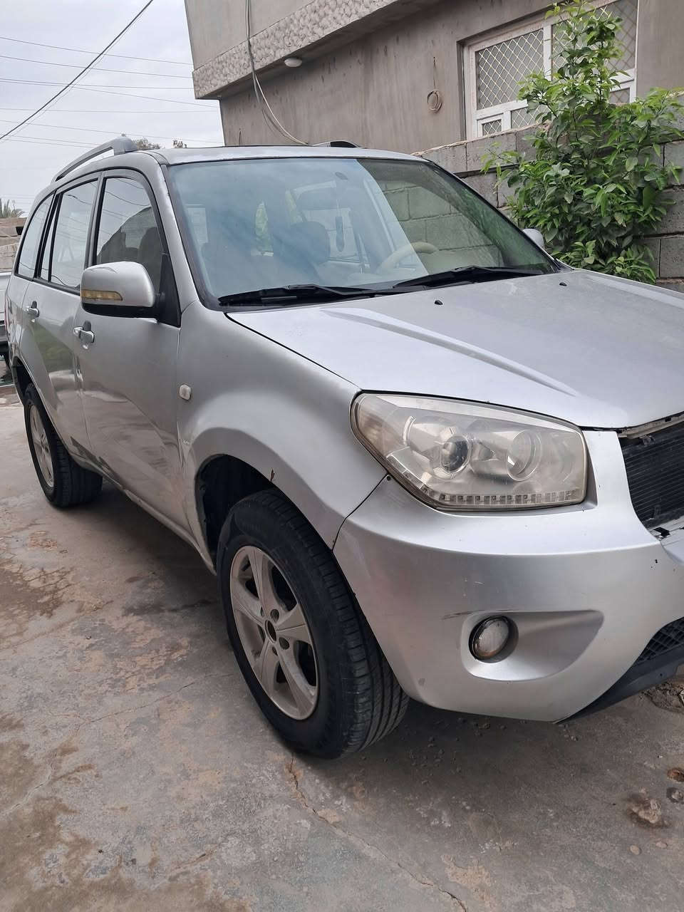 السلام عليكم ورحمة الله وبركاته من رخصت الادمن سيارة جنوي موديل 2014 مزاد وزارة الداخلية بيها كتاب مزاد تمشي بيها بأي محافظة إلى أن اتروح اترقم الترقيم مجاني عله الدولة تدفع فقط رسوم التسجيل السيارة جاهزة للأخير كير ومكينة مسيبوشي ابلادي دواخلها مدوشمة كشنات أرضية تايرات كلها كامله مكانها بابل المسيب السعر 40 ورقة بيها مجال  للإستفسار ***********
