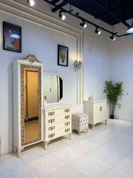 موديل الشناشيل
نجارة عراقية 100‎%‎✅
ضمن وجبة الدرجة الاولى 

السعر3ملايين و800الف فقط 

تتكون من 10 قطع

وجه الكنتور خشب MDF

داخل الكنتور صاج طبيعي 4ملم

الظهر جرجوبة شد براغي 

القاعدة الارضية للكنتور بلوك بورد

ارتفاع الكنتور 270سم

عرض الكنتور350سم

عرض الكنتور مع زاوية الملابس 470سم

شازلون خزان شغل معمل 

طابورية جلوس اضافية 

السعر 3800الف فقط
نقل وشد ماجاني آلجميع محافظات العراق 

العنوان بغداد الجديده خلف جامع سامرائي 

***********
***********
