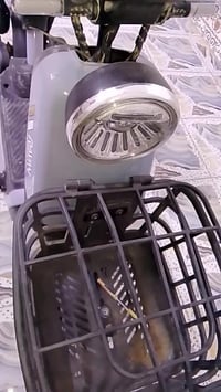 من رخصه مدير لكروب دراجه شحن مابيهه اي نقص شغاله نضيفه وحلوه لون سمنتي...