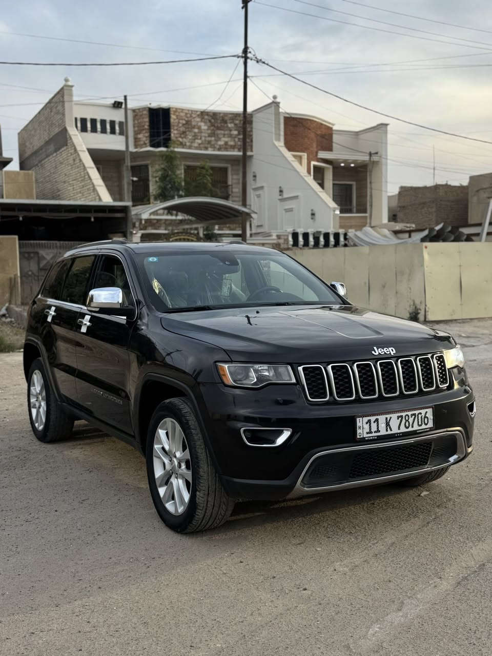 للبيع جيب 2021 السيارة جديدة بدون اي نقص رقم بغداد تحويل ثاني يوم
فئة لاريدو 
ماوس
تشغيل عن بعد
شاشة جبيرة
كشن كهرباء
السيارة كفالة عامة بدون لغود بدون شواصي بدون ايرباك فقط بيها 3 قطع كلير اماميات بس السيارة بدون ايرباك!!
مكان السيارة الدورة شارع 60
سعرها 220 بيها مجال للشراي
رقم الهاتف ***********
والسيارة كلش جديدة واكفلها من النقص
