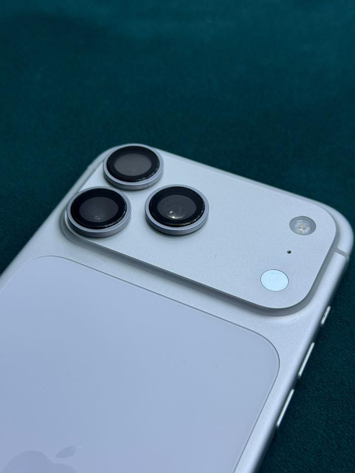 السلام عليكم 
١٧ برو ماكس ٢٥٦ سلفر 
ايسيم جديد كلش غراض كامله سعره ١٩٠٠ الف نهايته كلش غراضه كامله مكاني بغداد *********** واتساب
