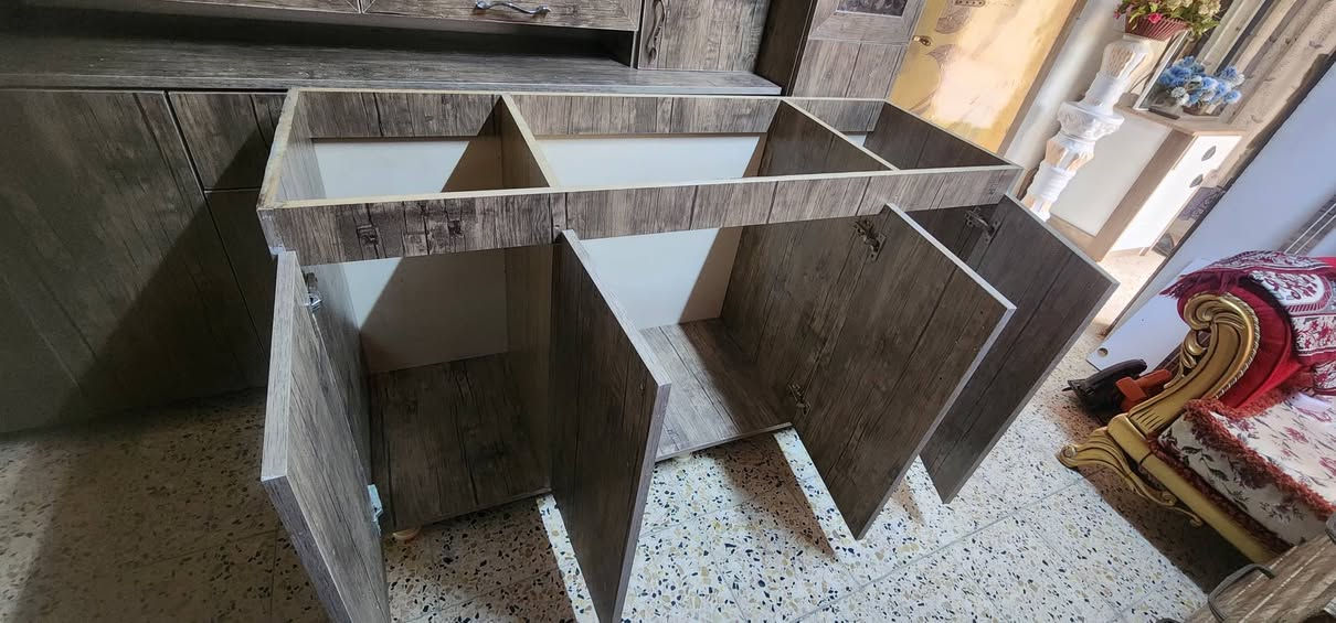 للبيع كاونتر خشب mdf نظيف كلش مستخدم اقل الشهر ...مكان بعقوبة بهرز ***********
